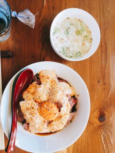 ろーすとびーふ丼